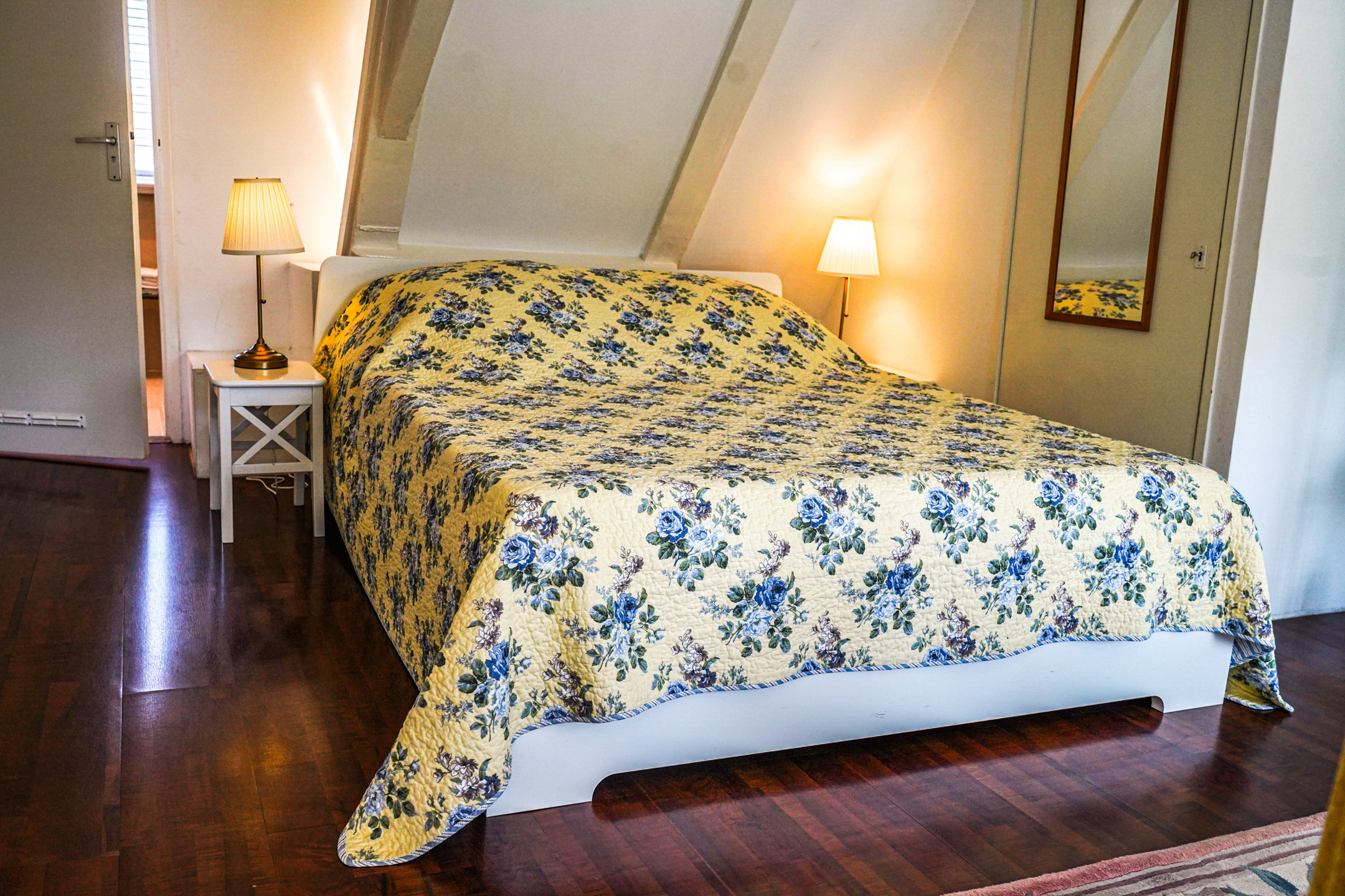 Double Bed The Balcony at Prinsen Canal apartment Amsterdam