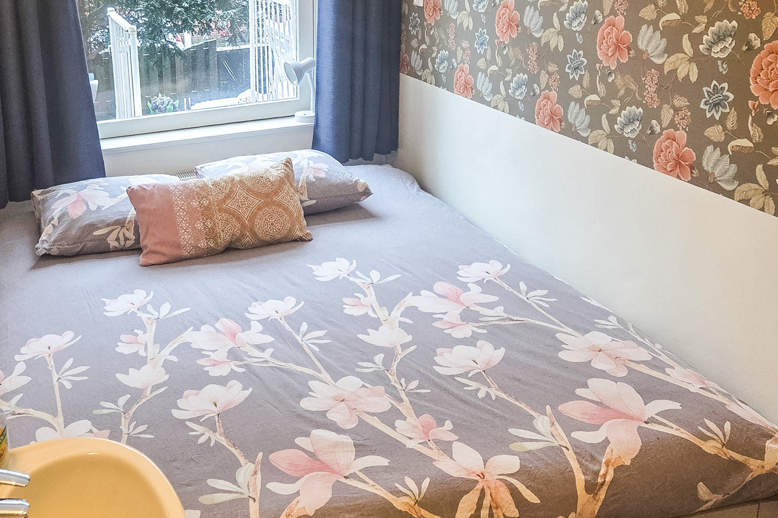 Bedroom with Double Bed West City apartment Amsterdam