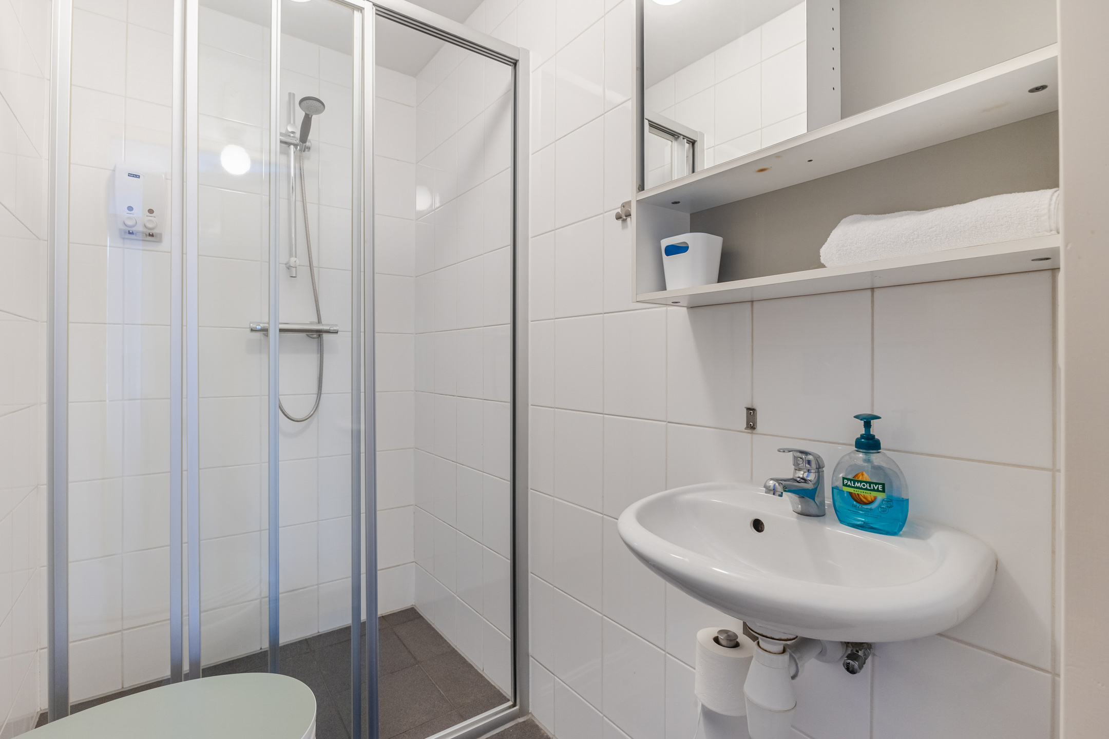 Bathroon Area Other Angle Albert Cuypstraat III B studio Amsterdam