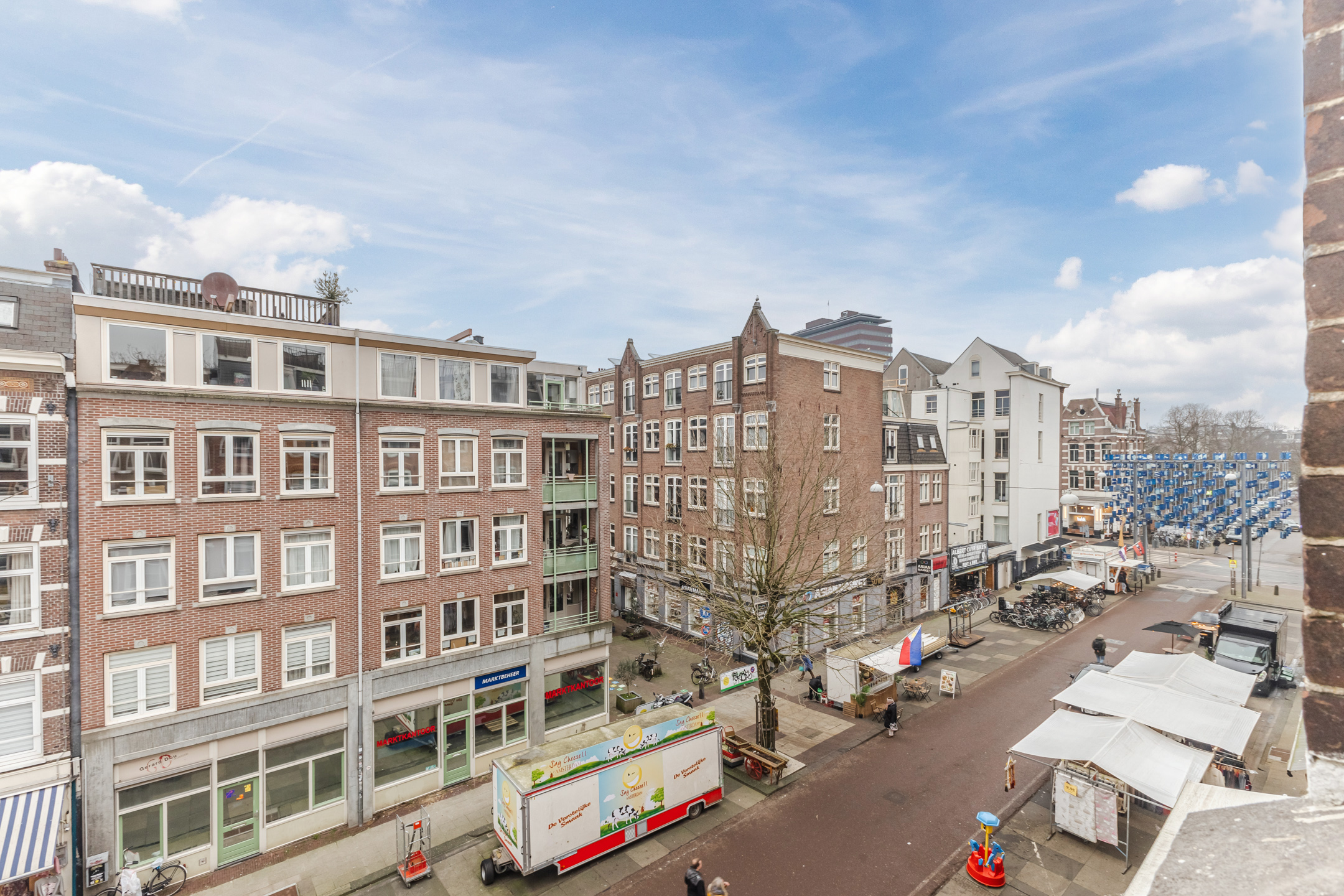 Outdoor View Albert Cuypstraat III B studio Amsterdam